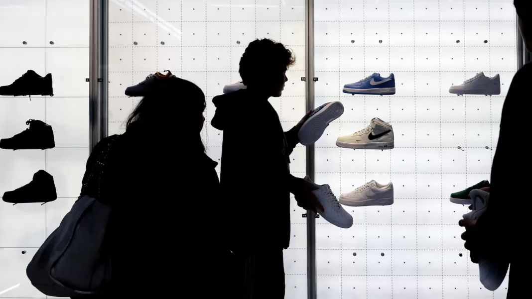 Consumer confidence brightens as Trump rolls back tariffs