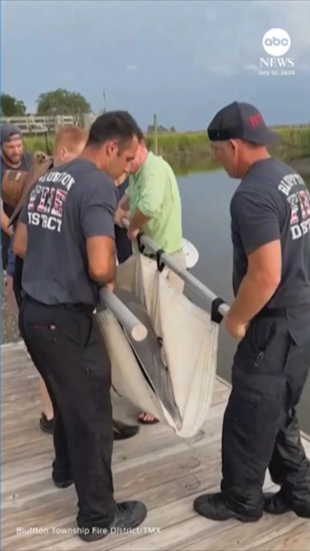 250720_abc_social_dolphin_rescue_hpMain_9x16.jpg