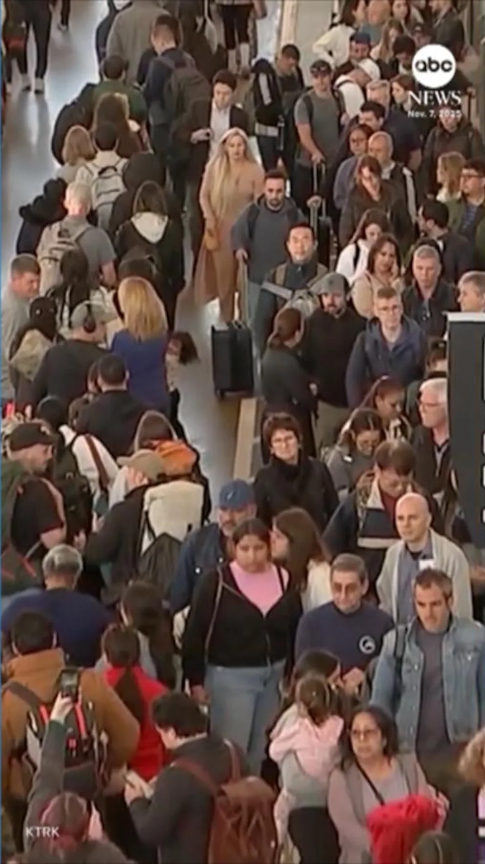 Video Airlines cancel hundreds of flights amid shutdown-related FAA reductions