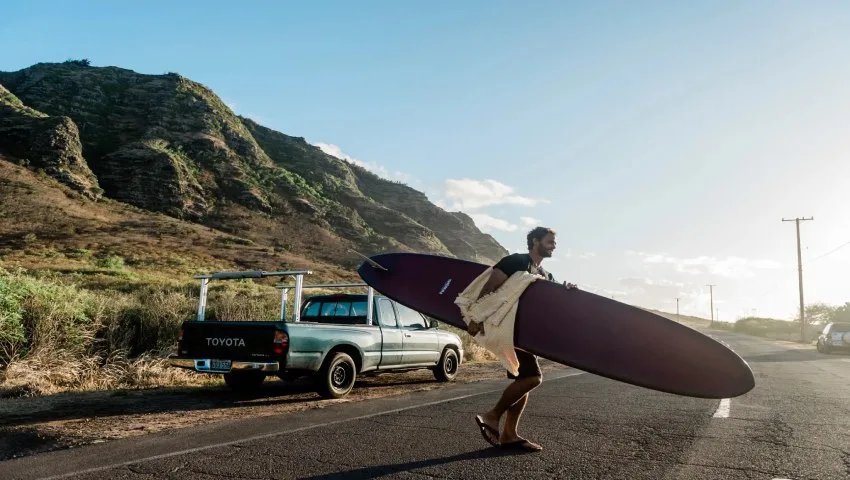 Alaska Airlines and Hawaiian Airlines Set New Standard with Best Surfboard Baggage Policy in the US