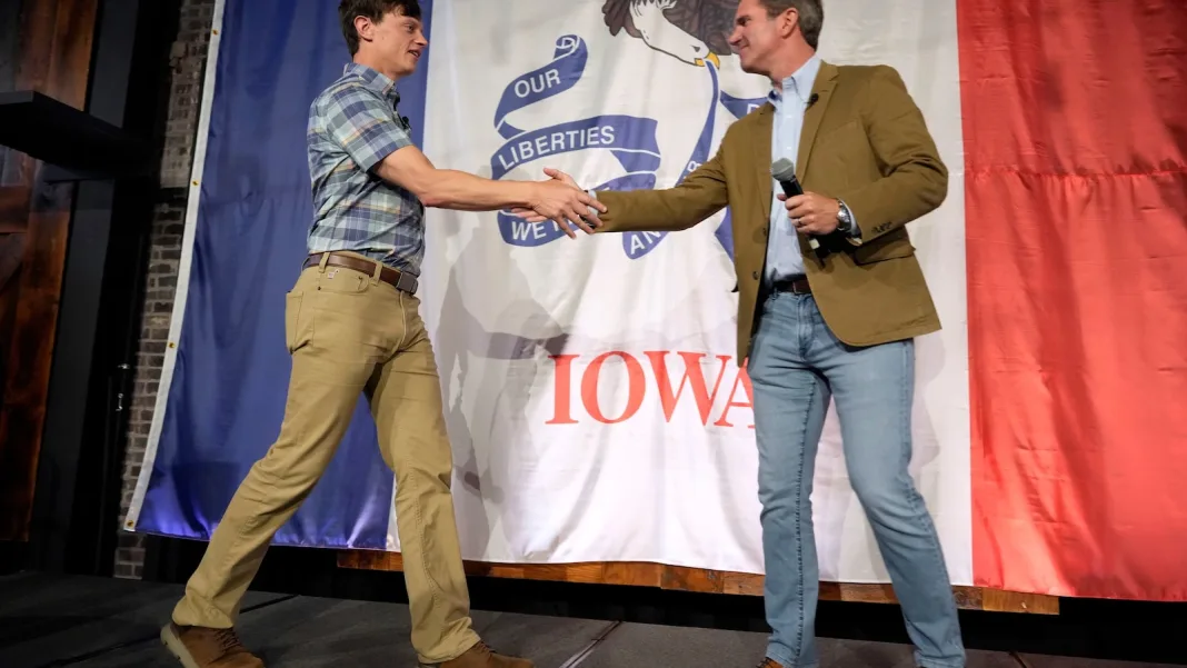 Rob Sand rallies with Kentucky Gov. Andy Beshear as Democrats aim to flip Iowa governor seat
