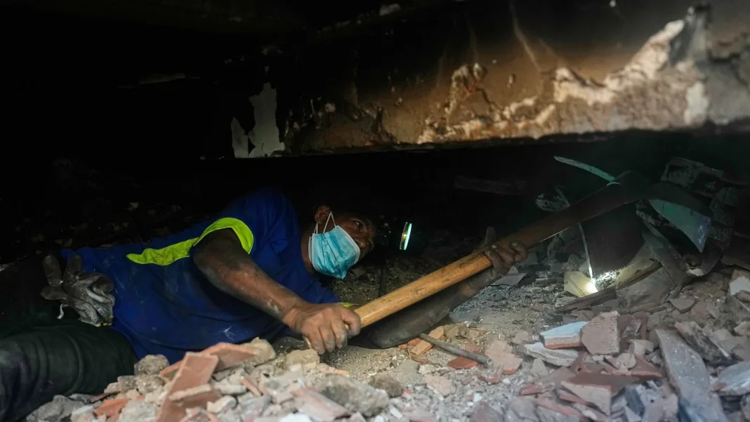 After an earthquake, how long can trapped victims survive?