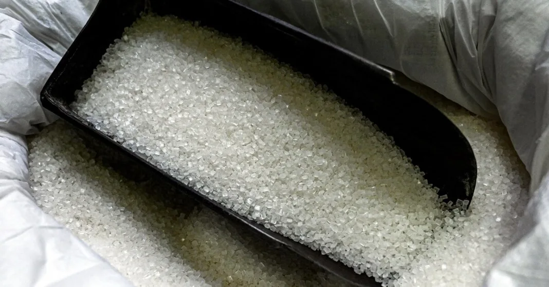Govt cuts bulk sugar stockholding limit to 15 days amid price surge | Economy & Policy News