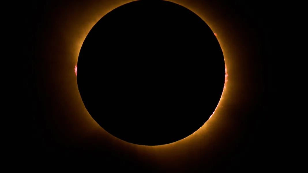 Spain prepares for rare solar eclipse against backdrop of heat and wildfires
