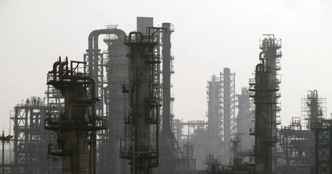 Indian oil refiners may cut Russian cargoes in wake of US threats | Economy & Policy News