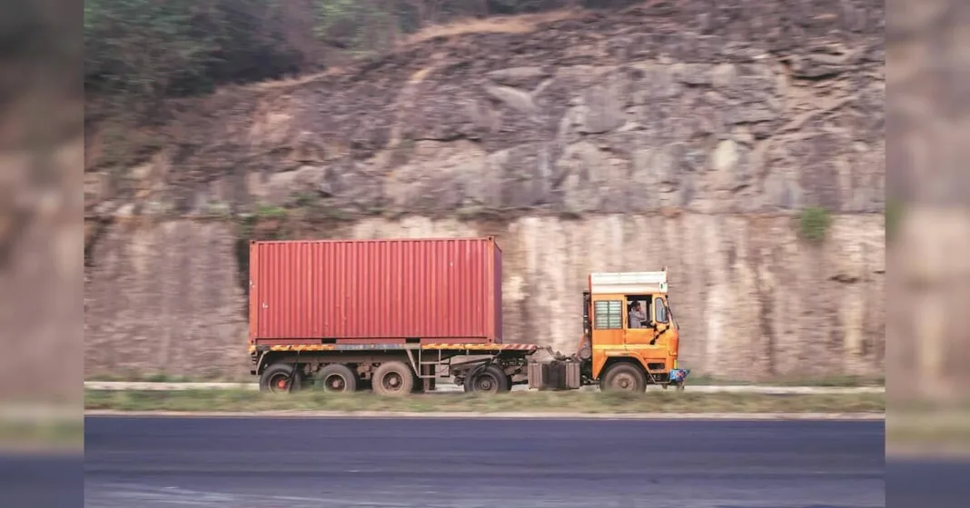 Truck rentals hold firm across key trunk routes on festive demand in August | Auto