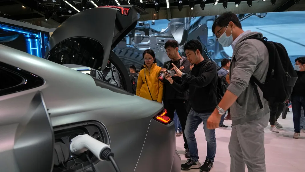 Chinese auto companies race ahead on EV technology, achieving 5-minute ultrafast charging