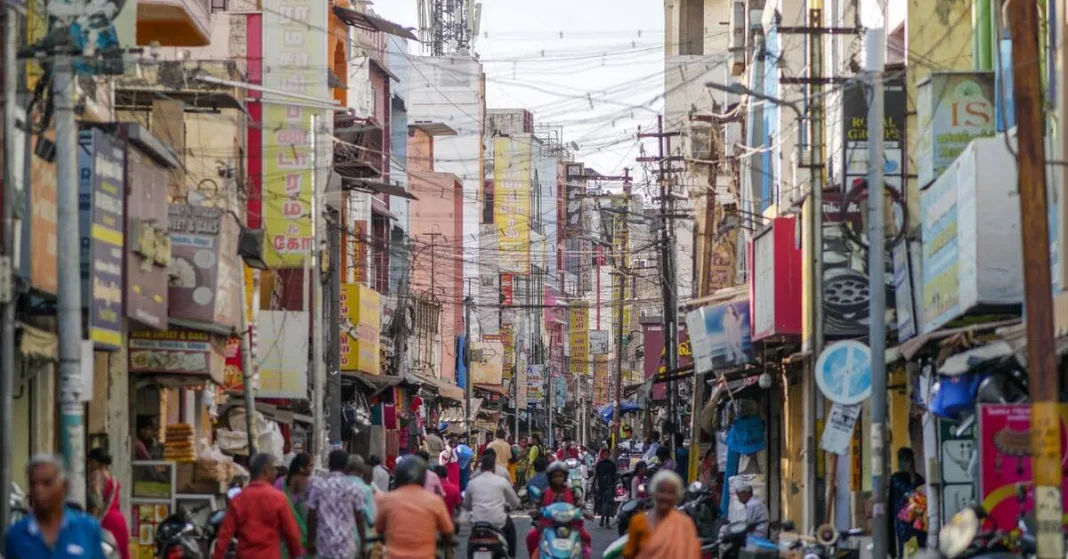 Households turn wary on prices as consumer confidence slips: RBI surveys | Economy & Policy News