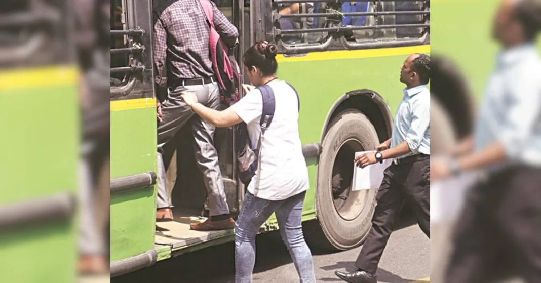 Fewer women commute to work, spend much less than men: NSO survey | Economy & Policy News