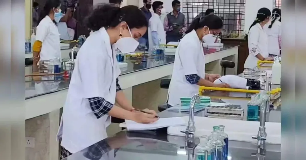 Over 1,000 MBBS seats in govt colleges open up too late for higher scorers, ETHealthworld